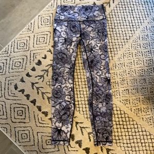 NWOT Lululemon leggings Sz 6 - Purple Floral